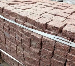 Лезниковский гранит (пилено-колотый) 1819